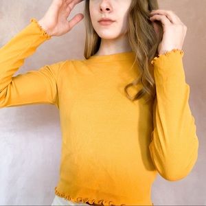 YELLOW TEESHIRT